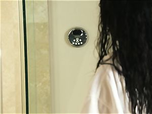 Bathtime and masturbation for Veronica Rodriguez